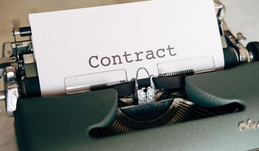 drafting settlement agreement pitfalls — Drafting a settlement agreement: legal pitfalls to avoid — Photo by Markus Winkler on Pexels